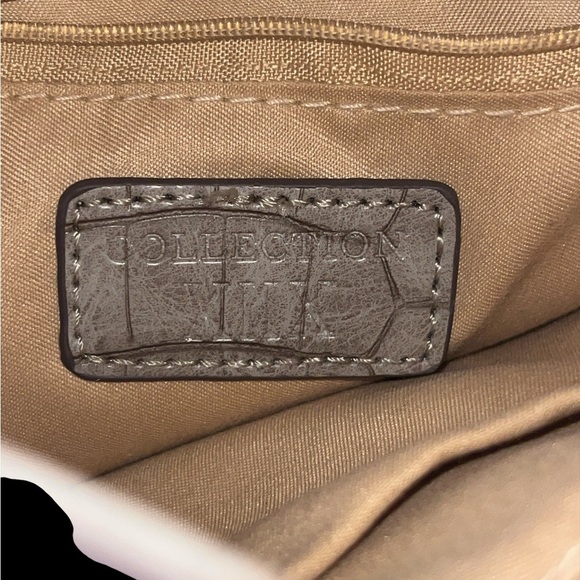 Beautiful Silver Crocodile-Embossed Bucket Handbag - Picture 6 of 6